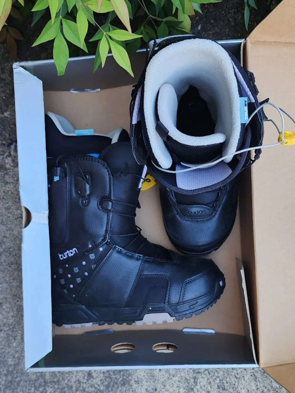 Burton euc women